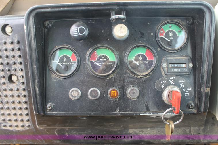 image for item E4126 1998 John Deere 555G track loader