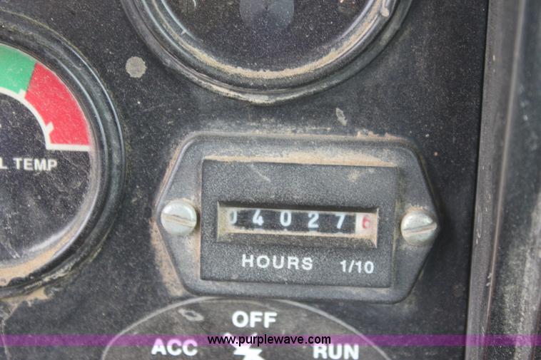 image for item E4126 1998 John Deere 555G track loader