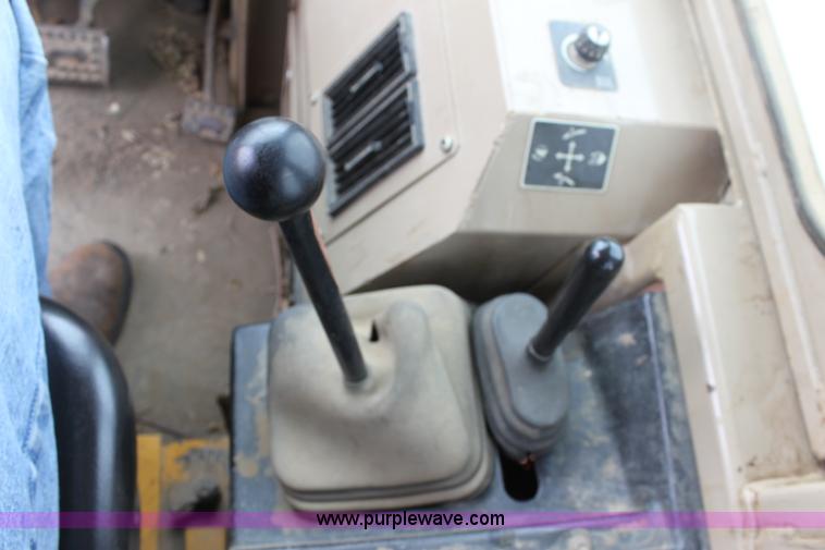 image for item E4126 1998 John Deere 555G track loader