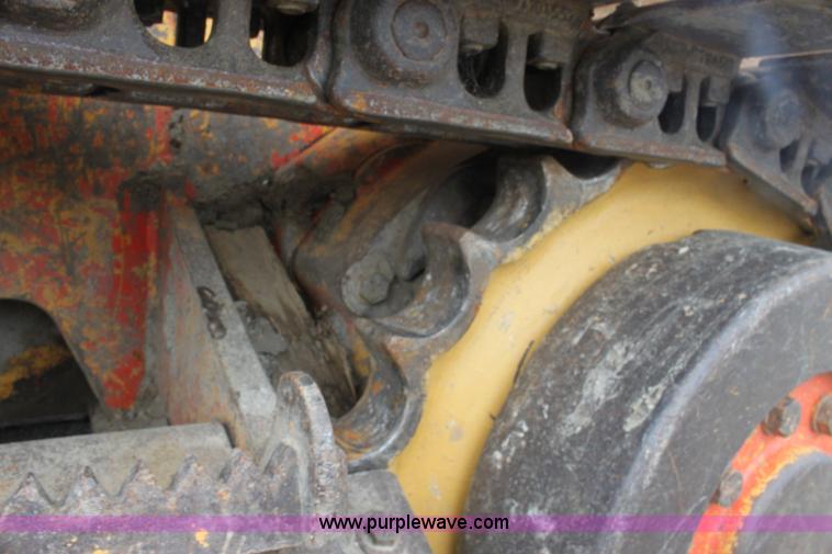 image for item E4126 1998 John Deere 555G track loader