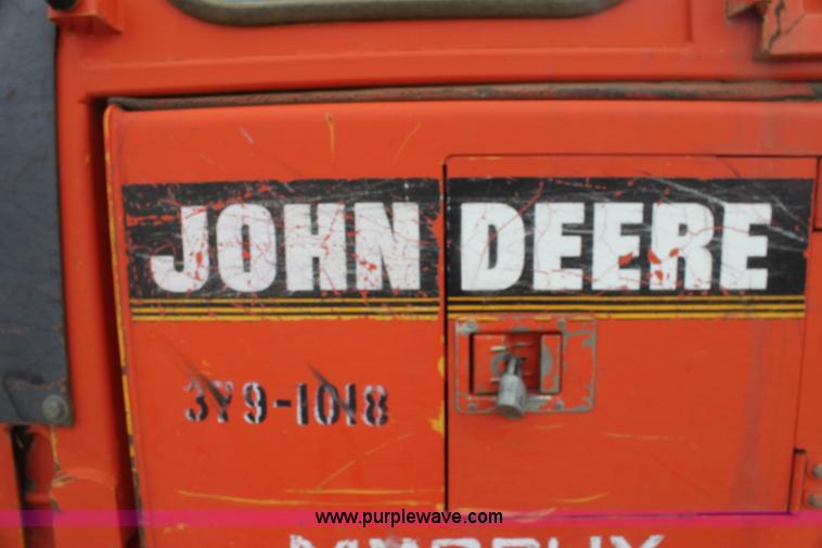 image for item E4126 1998 John Deere 555G track loader