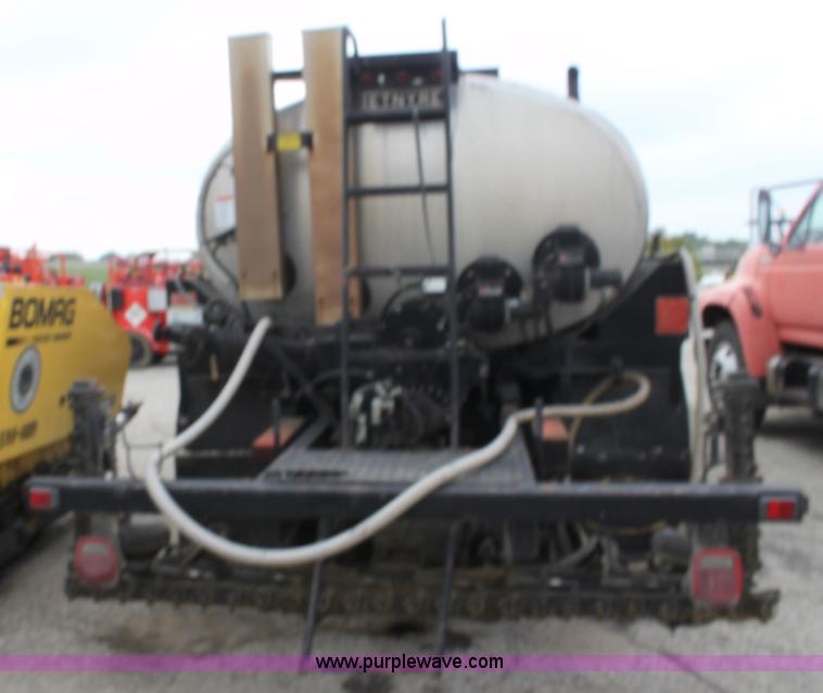 image for item E4134 1998 Ford F800 oil distributor truck