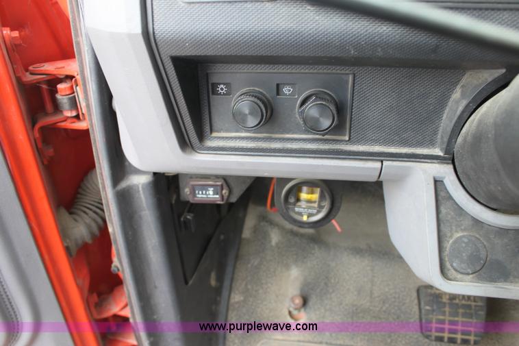 image for item E4134 1998 Ford F800 oil distributor truck