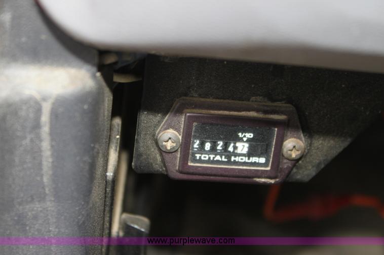 image for item E4134 1998 Ford F800 oil distributor truck