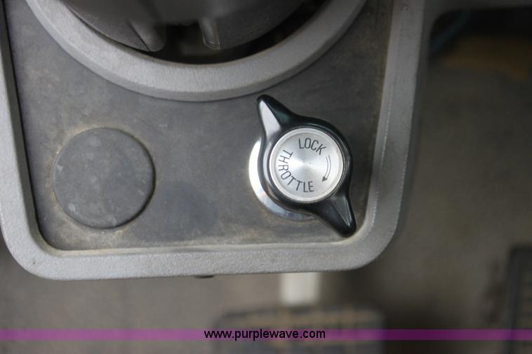 image for item E4134 1998 Ford F800 oil distributor truck