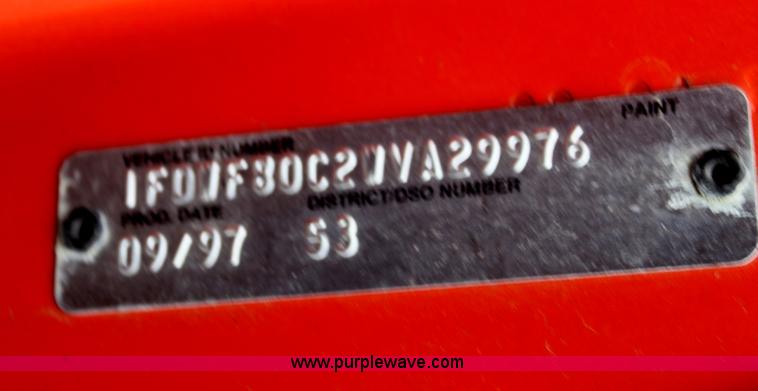 image for item E4134 1998 Ford F800 oil distributor truck