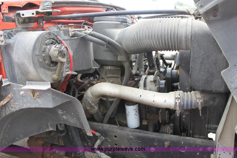 image for item E4134 1998 Ford F800 oil distributor truck