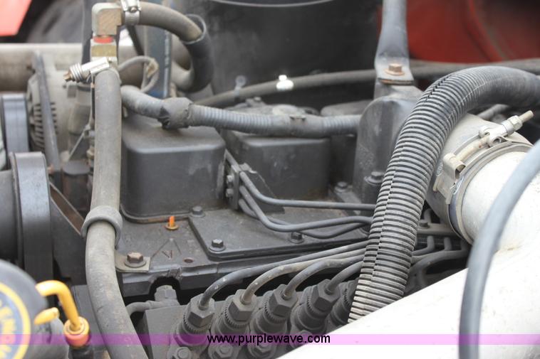 image for item E4134 1998 Ford F800 oil distributor truck