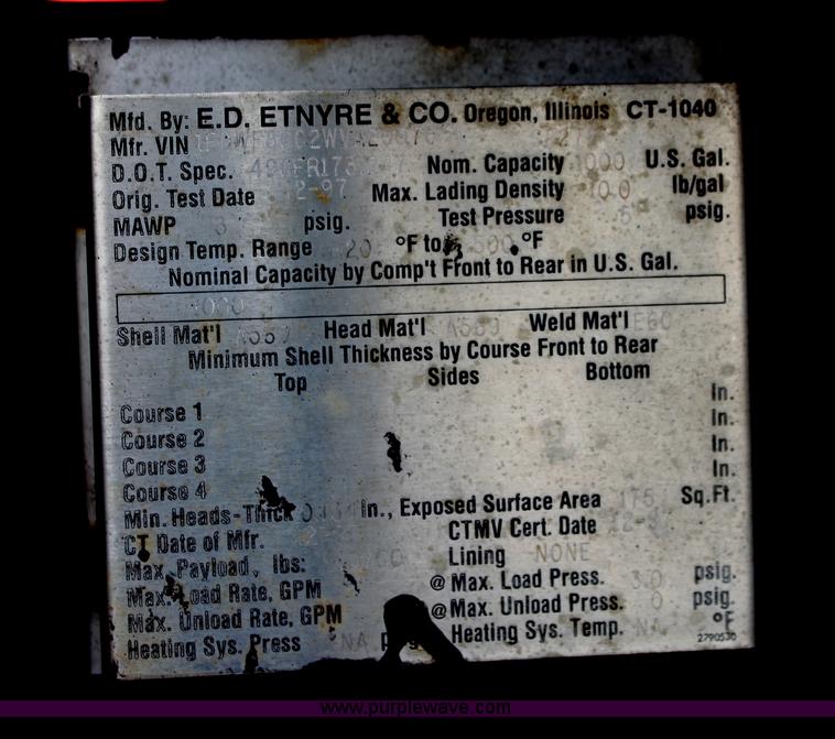 image for item E4134 1998 Ford F800 oil distributor truck