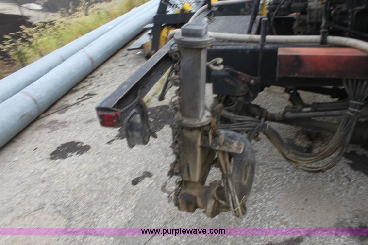 image for item E4134 1998 Ford F800 oil distributor truck