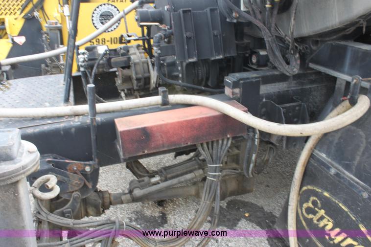 image for item E4134 1998 Ford F800 oil distributor truck