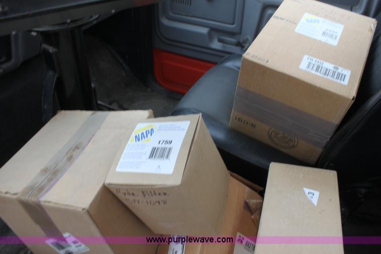 image for item E4135 1998 Ford F800 oil distributor truck