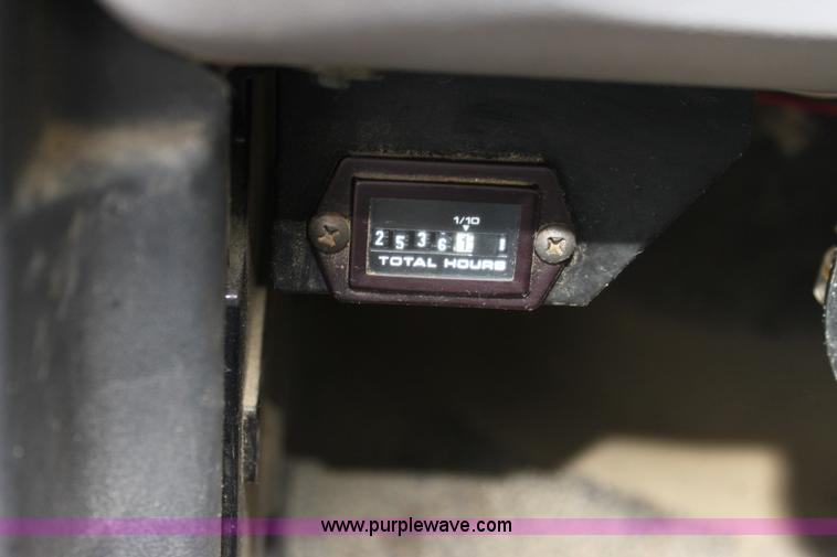 image for item E4135 1998 Ford F800 oil distributor truck