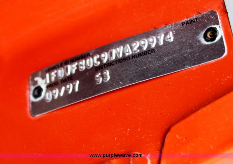 image for item E4135 1998 Ford F800 oil distributor truck