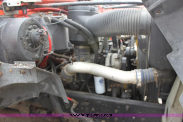 image for item E4135 1998 Ford F800 oil distributor truck