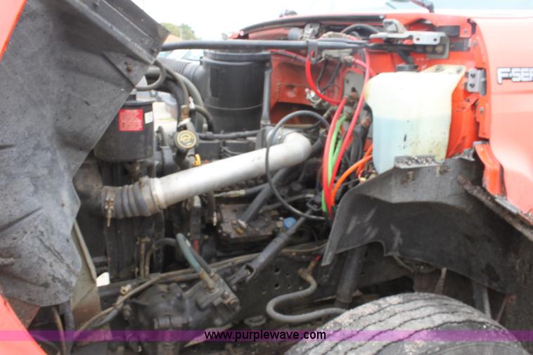 image for item E4135 1998 Ford F800 oil distributor truck