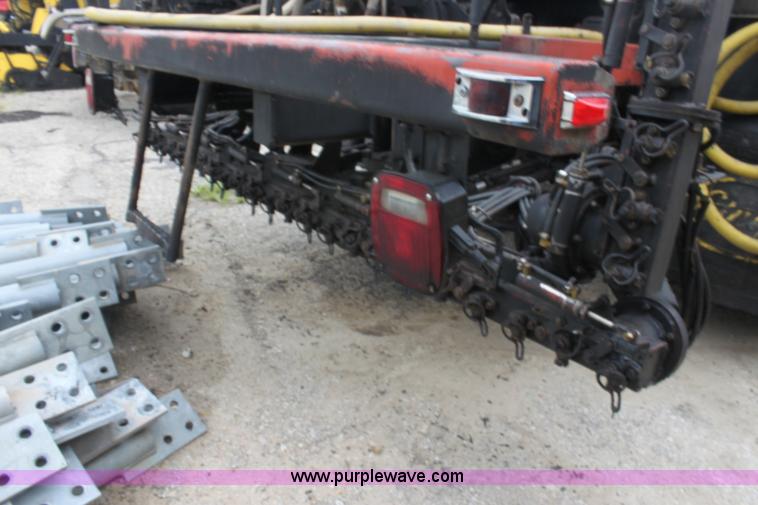 image for item E4135 1998 Ford F800 oil distributor truck