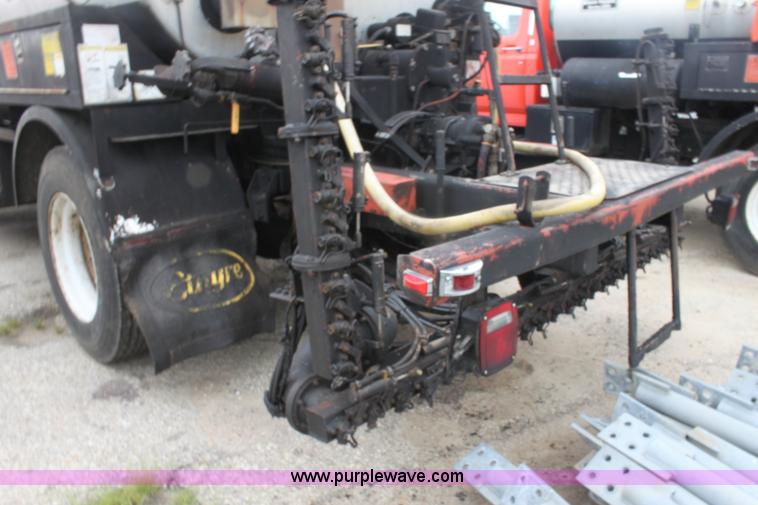 image for item E4135 1998 Ford F800 oil distributor truck