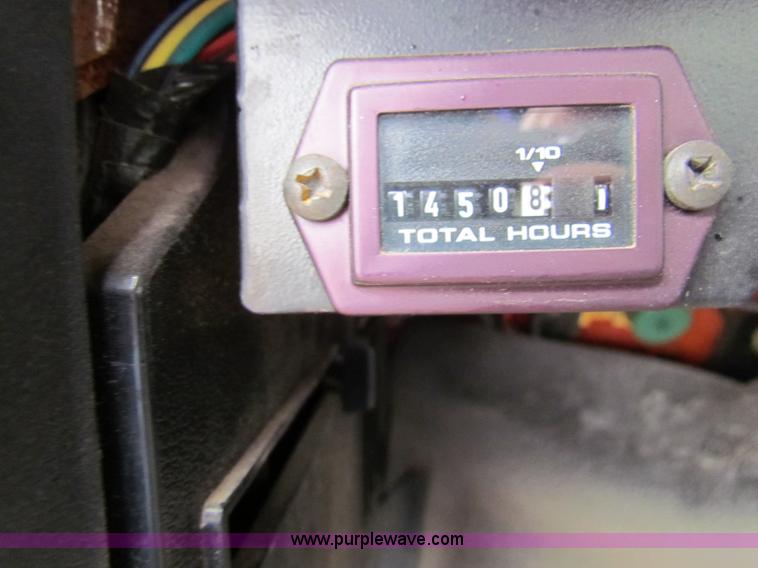 image for item E4136 1998 Ford F800 oil distributor truck