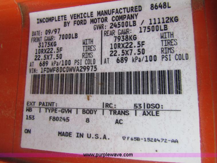 image for item E4136 1998 Ford F800 oil distributor truck