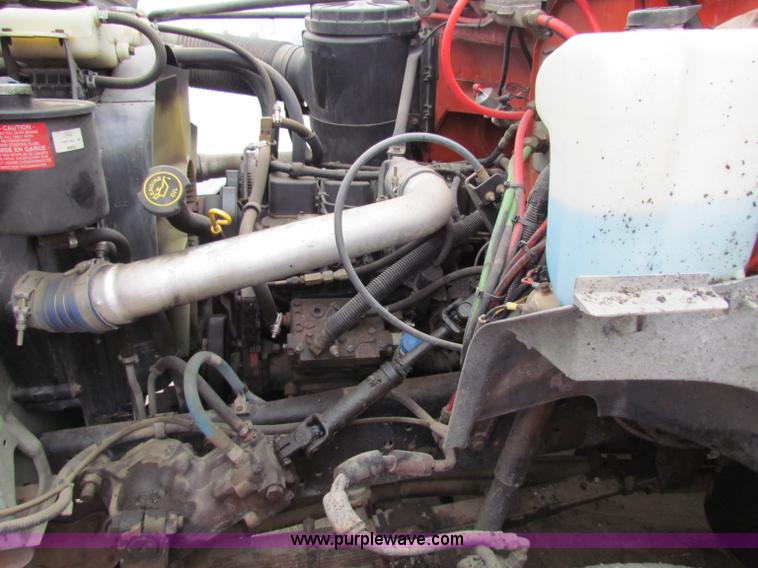 image for item E4136 1998 Ford F800 oil distributor truck