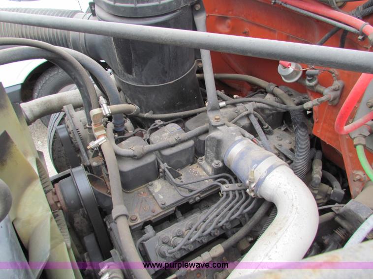 image for item E4136 1998 Ford F800 oil distributor truck