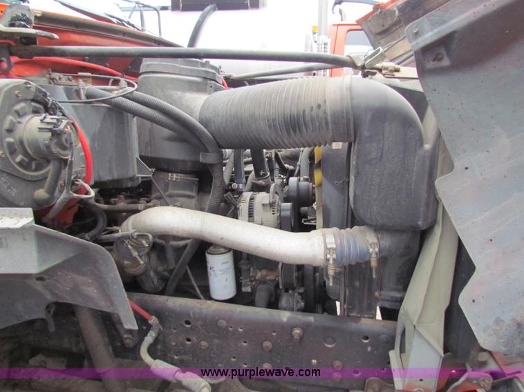 image for item E4136 1998 Ford F800 oil distributor truck