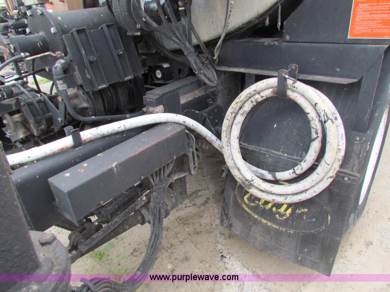 image for item E4136 1998 Ford F800 oil distributor truck