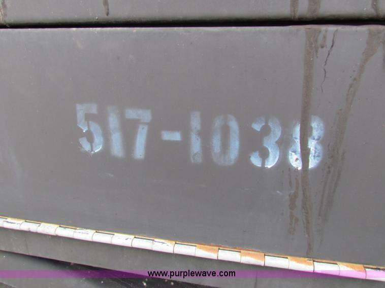 image for item E4136 1998 Ford F800 oil distributor truck