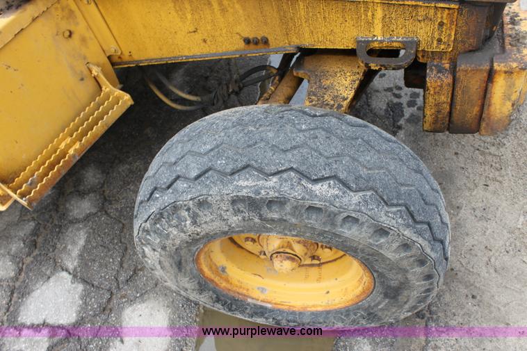 image for item E4146 1998 John Deere 310E backhoe