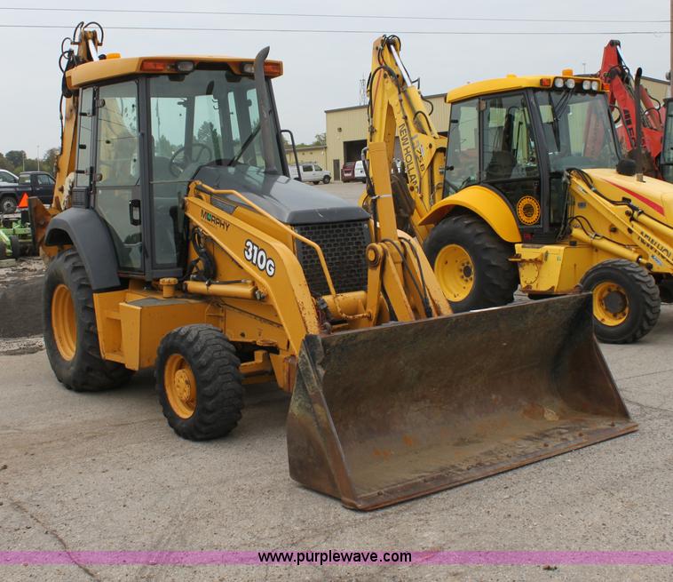 image for item E4147 2004 John Deere 310G backhoe