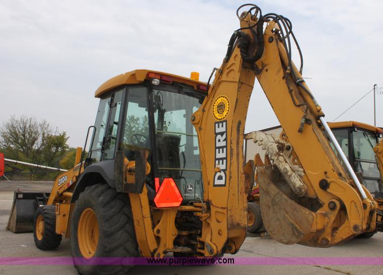 image for item E4147 2004 John Deere 310G backhoe