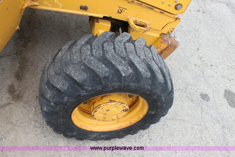 image for item E4147 2004 John Deere 310G backhoe