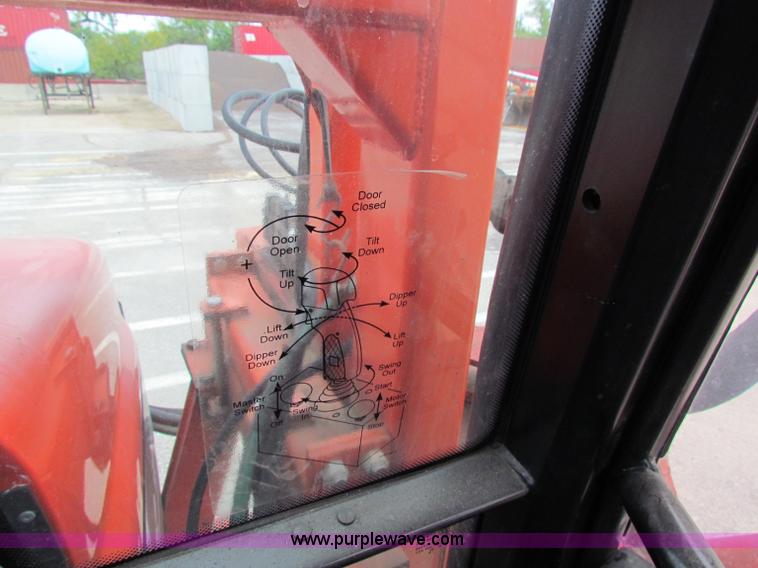 image for item E4150 2000 New Holland TS100 tractor