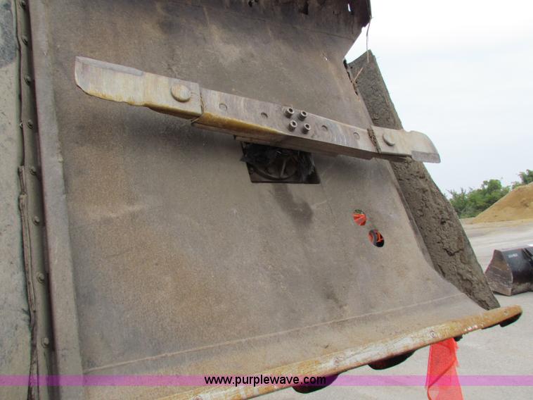 image for item E4150 2000 New Holland TS100 tractor