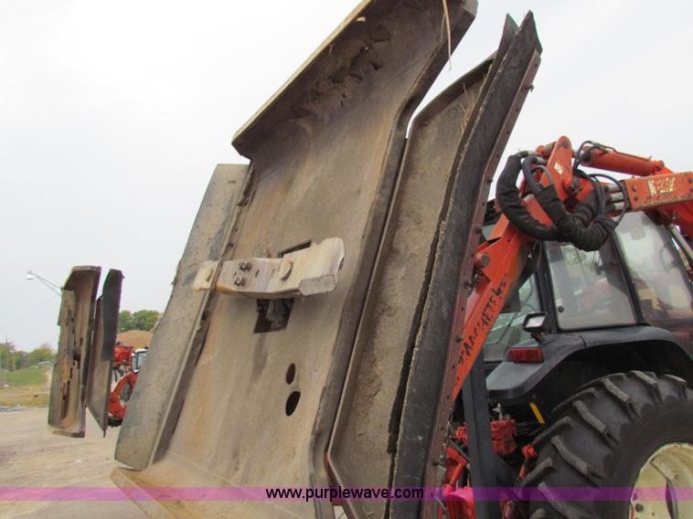 image for item E4150 2000 New Holland TS100 tractor