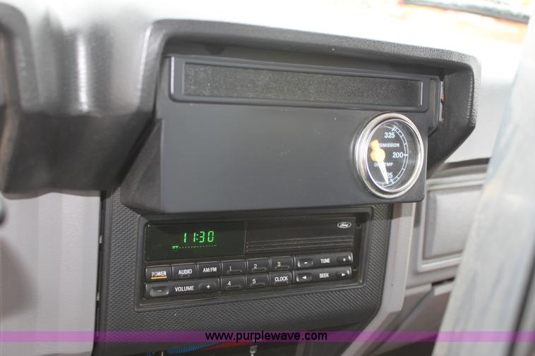 image for item E4159 1997 Ford F800 oil distributor truck