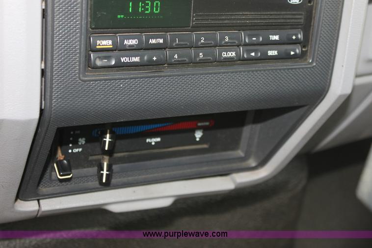 image for item E4159 1997 Ford F800 oil distributor truck