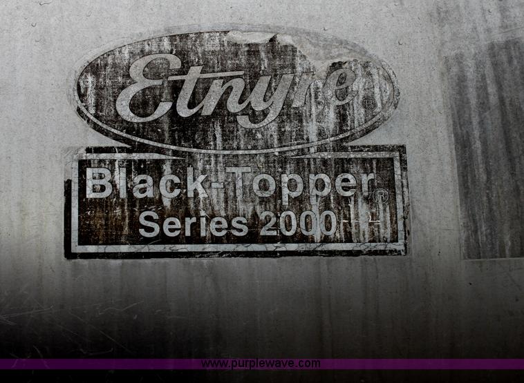 image for item E4159 1997 Ford F800 oil distributor truck