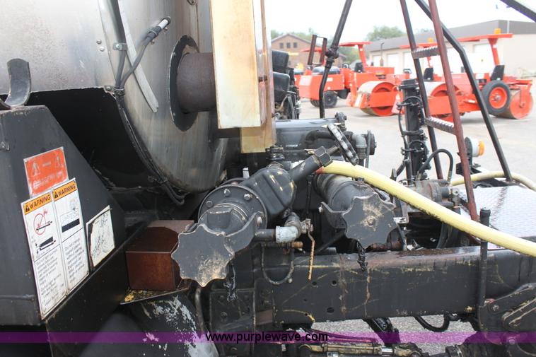 image for item E4159 1997 Ford F800 oil distributor truck