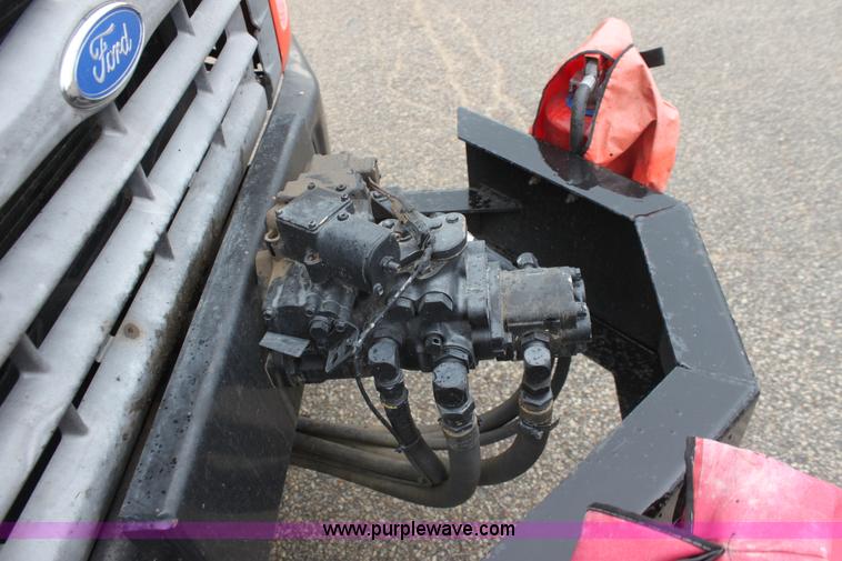 image for item E4159 1997 Ford F800 oil distributor truck