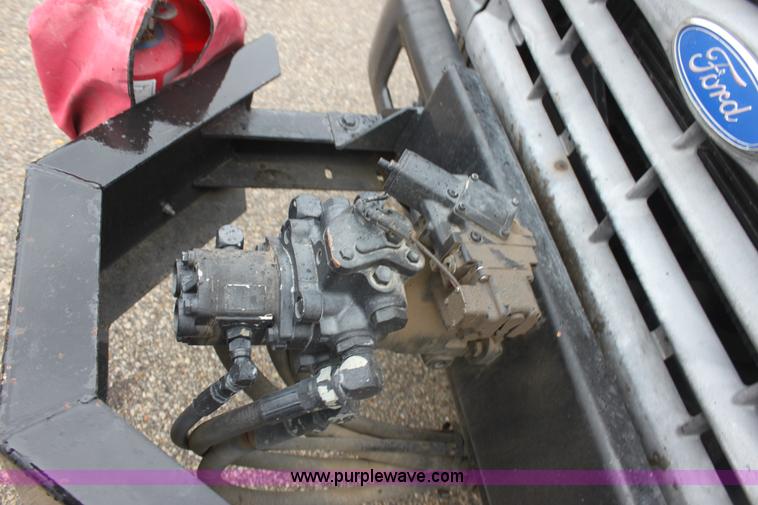 image for item E4159 1997 Ford F800 oil distributor truck