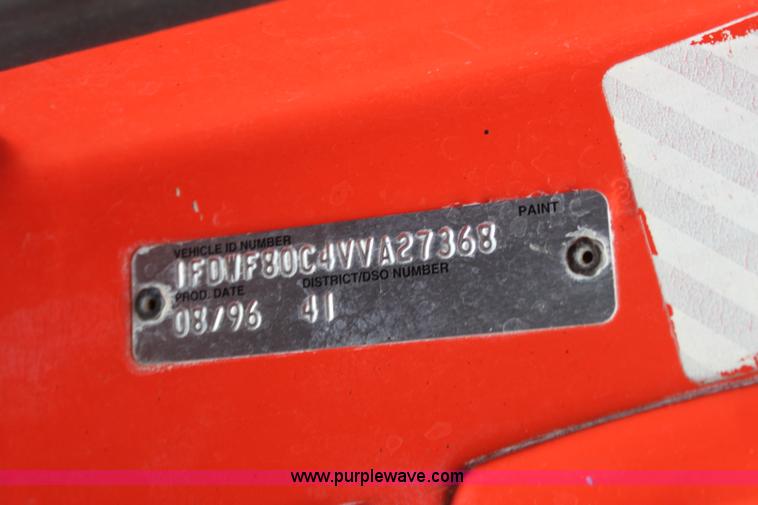 image for item E4159 1997 Ford F800 oil distributor truck