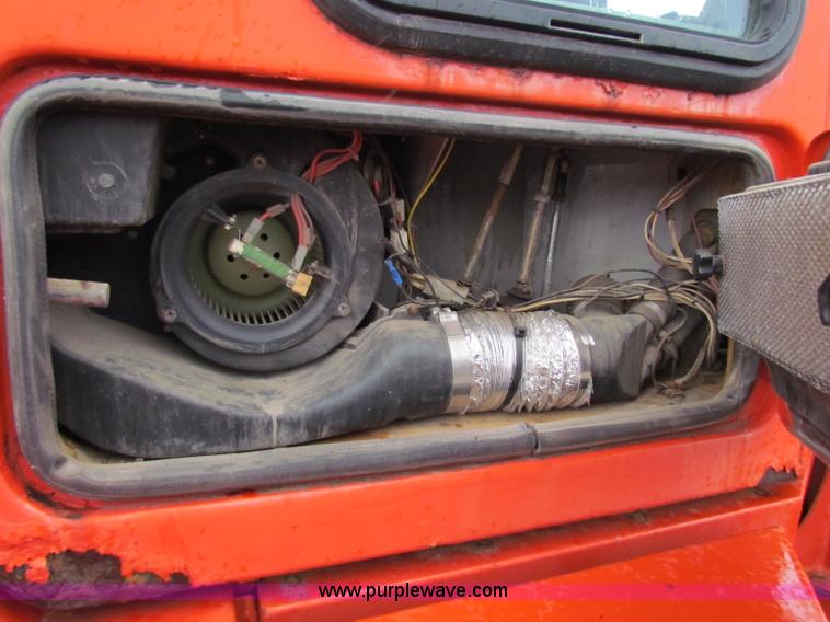 image for item E4160 1996 Fiat-Allis FR90 wheel loader