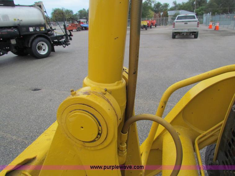 image for item E4166 1997 John Deere 310E backhoe