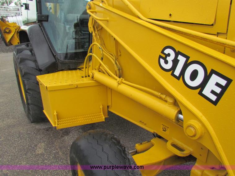 image for item E4166 1997 John Deere 310E backhoe