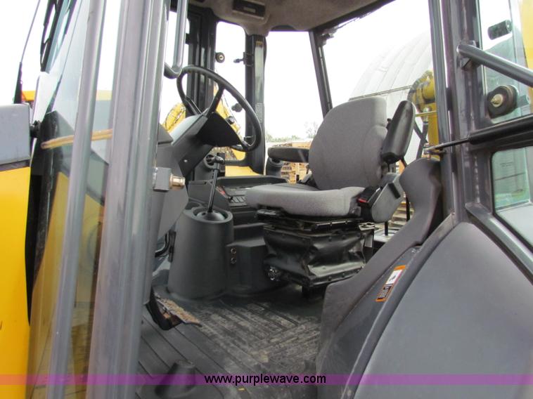 image for item E4168 2004 John Deere 310G backhoe