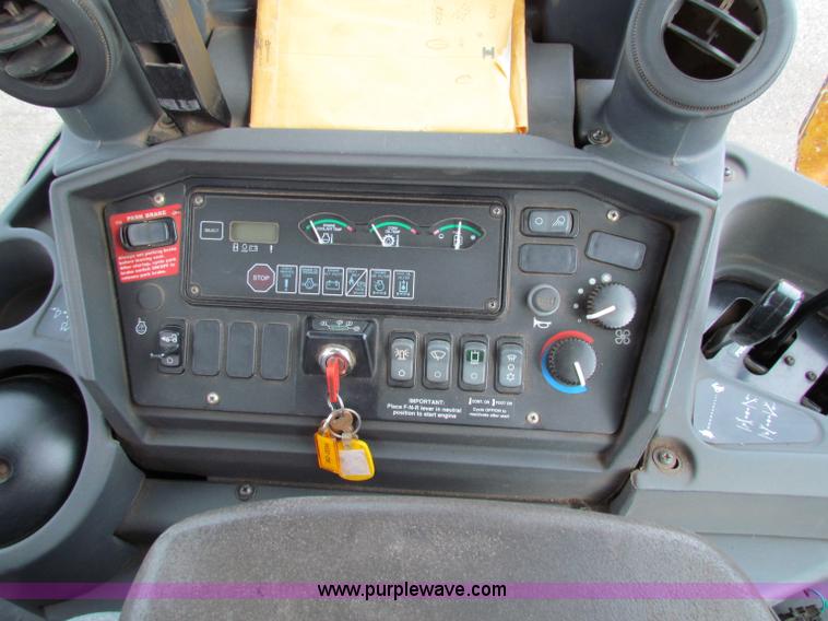 image for item E4168 2004 John Deere 310G backhoe