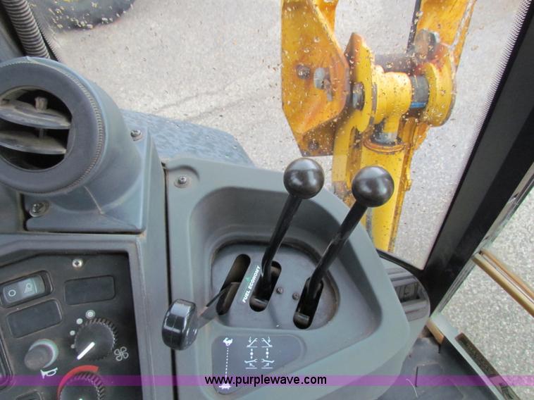 image for item E4168 2004 John Deere 310G backhoe