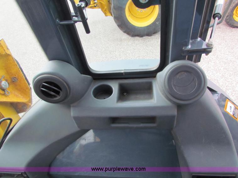 image for item E4168 2004 John Deere 310G backhoe